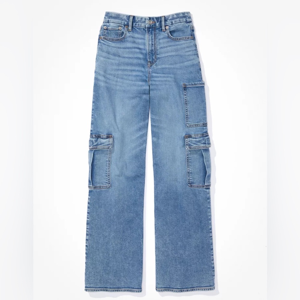 American Eagle Light Wash Curvy Super High-Waisted Baggy Wide-Leg Cargo Jean
